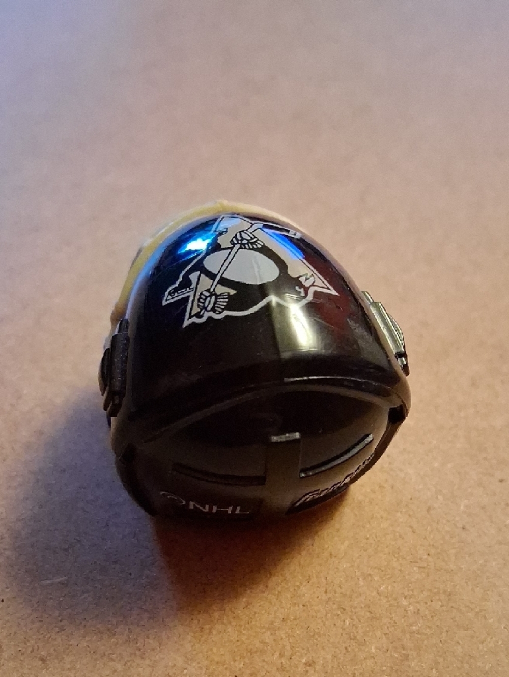 Pittsburgh Penguins Mini Hockey Goalie Helmet - Black - Picture 3 of 6